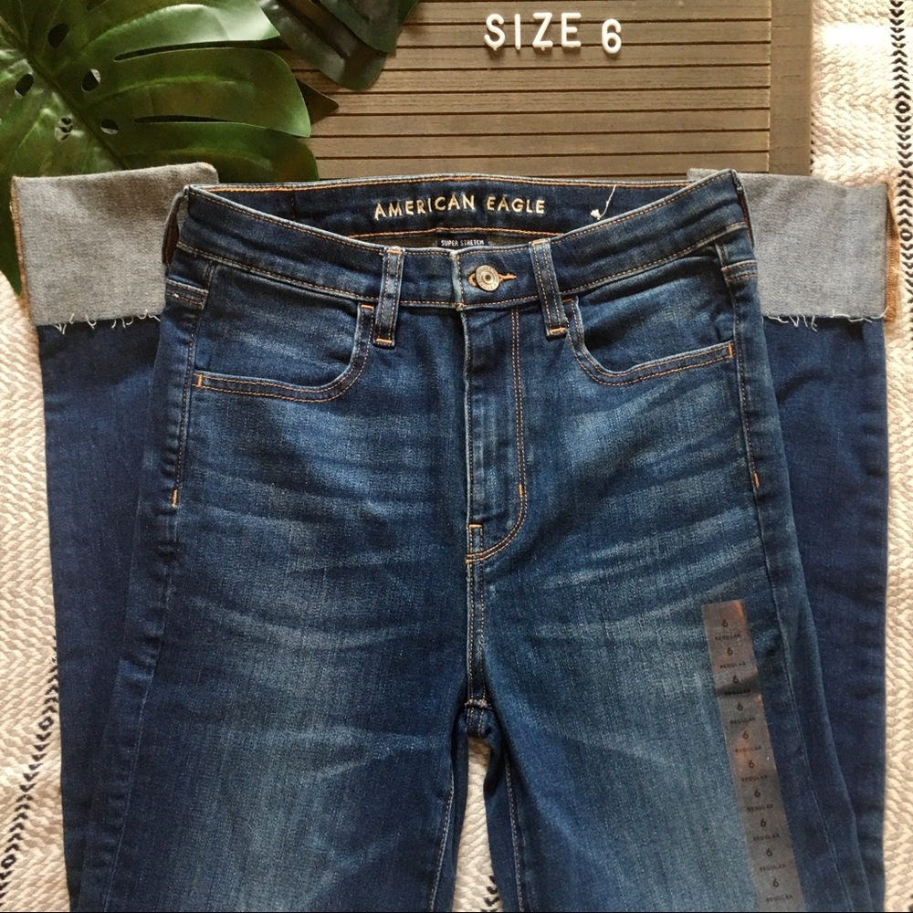 American Eagle High-wasted Cropped Jeans